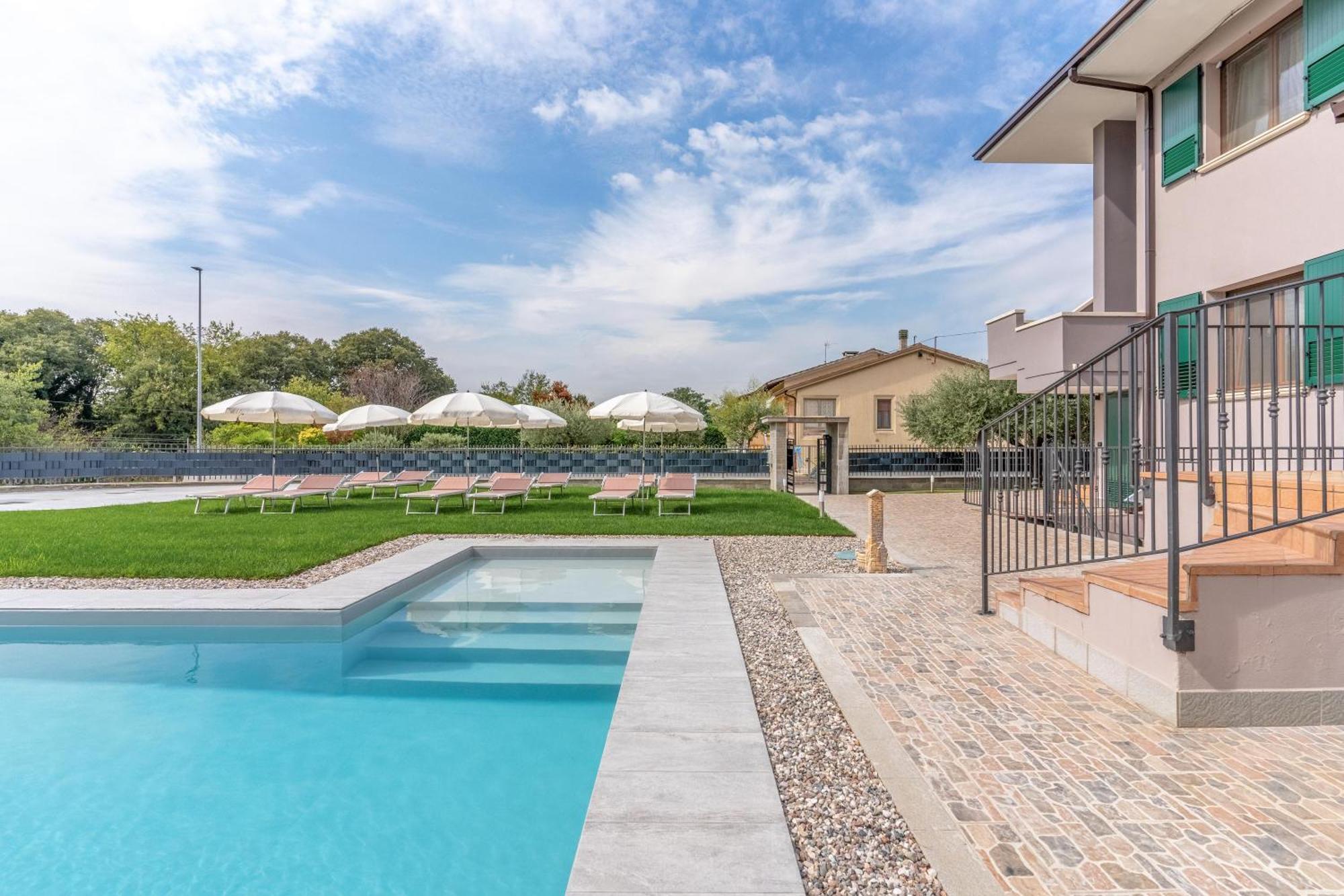 -Free Pool And Parking- Garda House Apartments Castelnuovo del Garda Ngoại thất bức ảnh